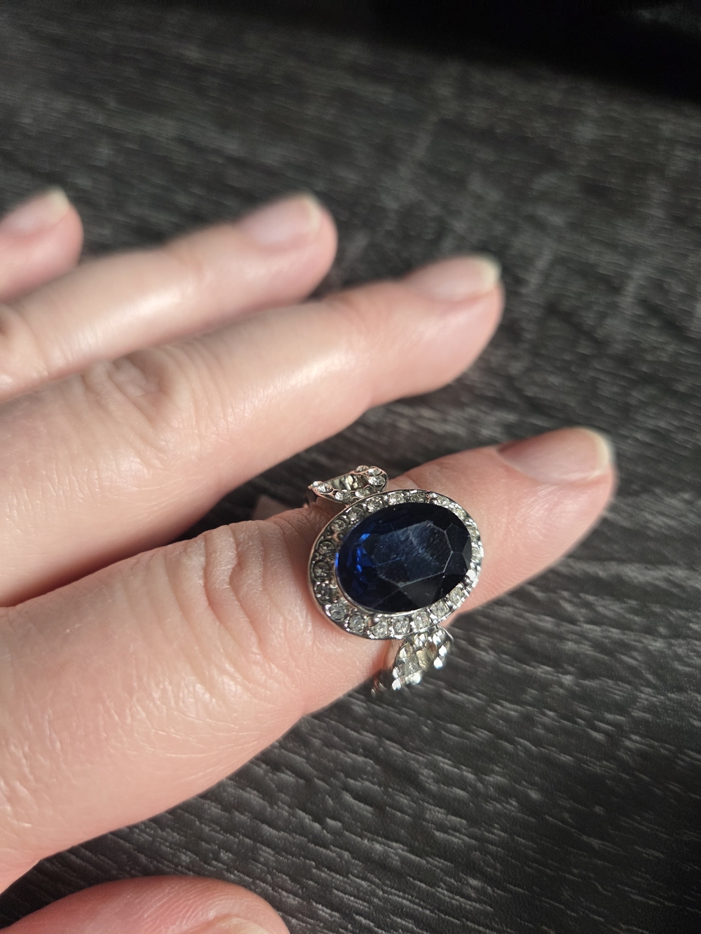 #172 paparazzi Deep Blue Oval Halo Crystal Ring